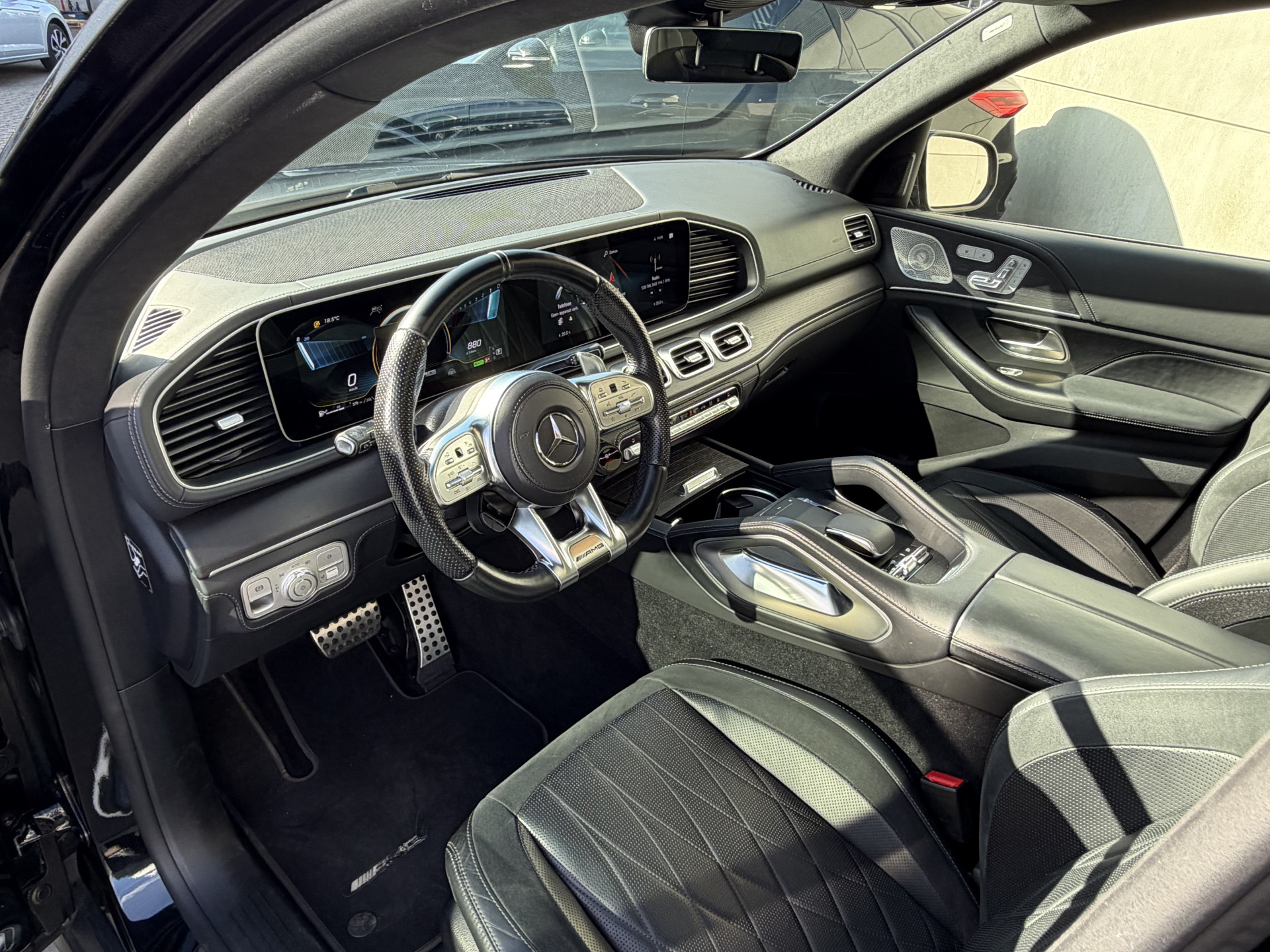 57170941-2.jpg