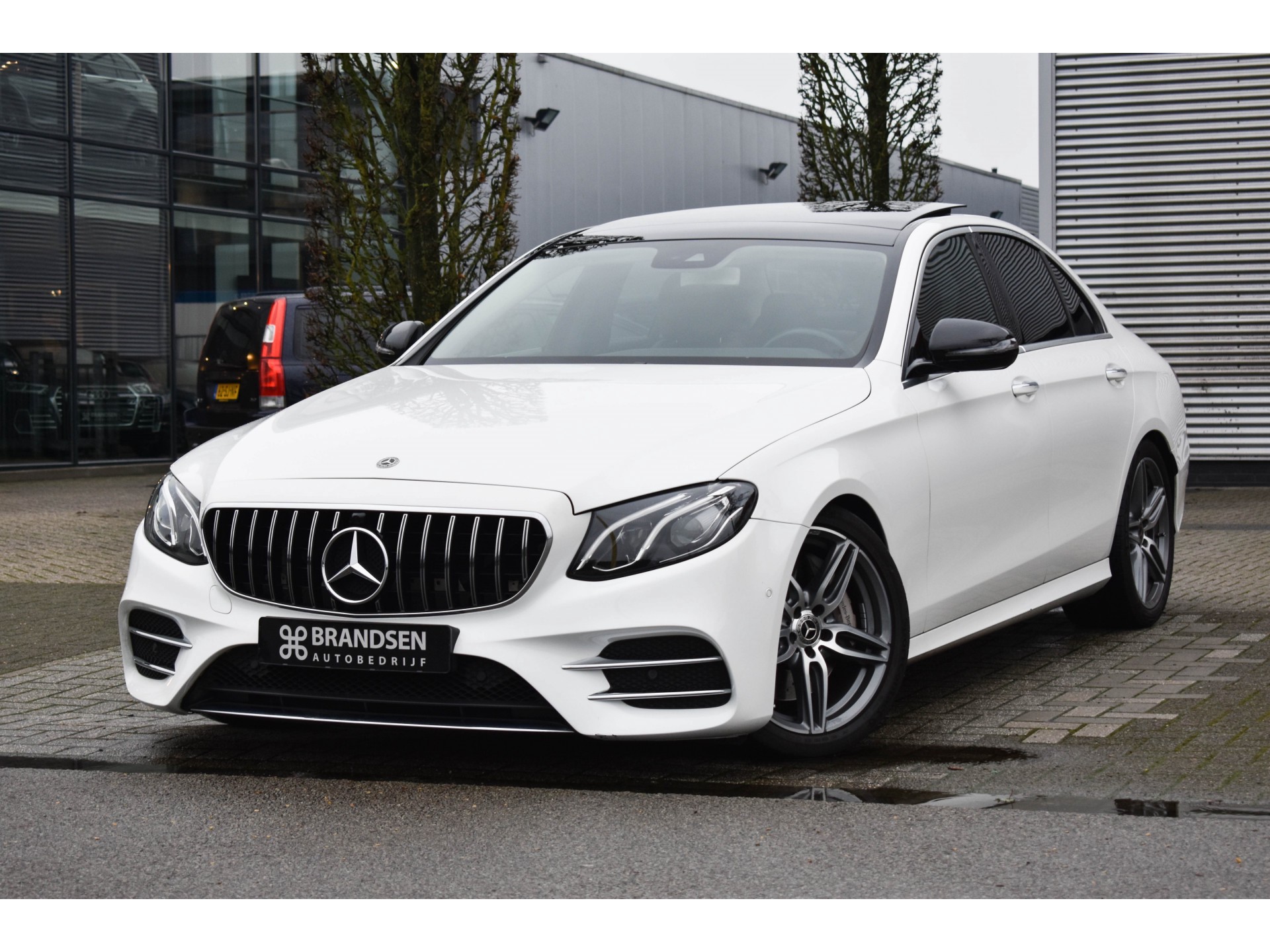 25711800-0.jpg